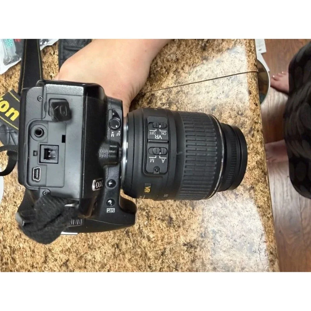Nikon D80 DSLR Camera w/ AF-S DX 18-55mm VR Lens Tiffen Filter Untested